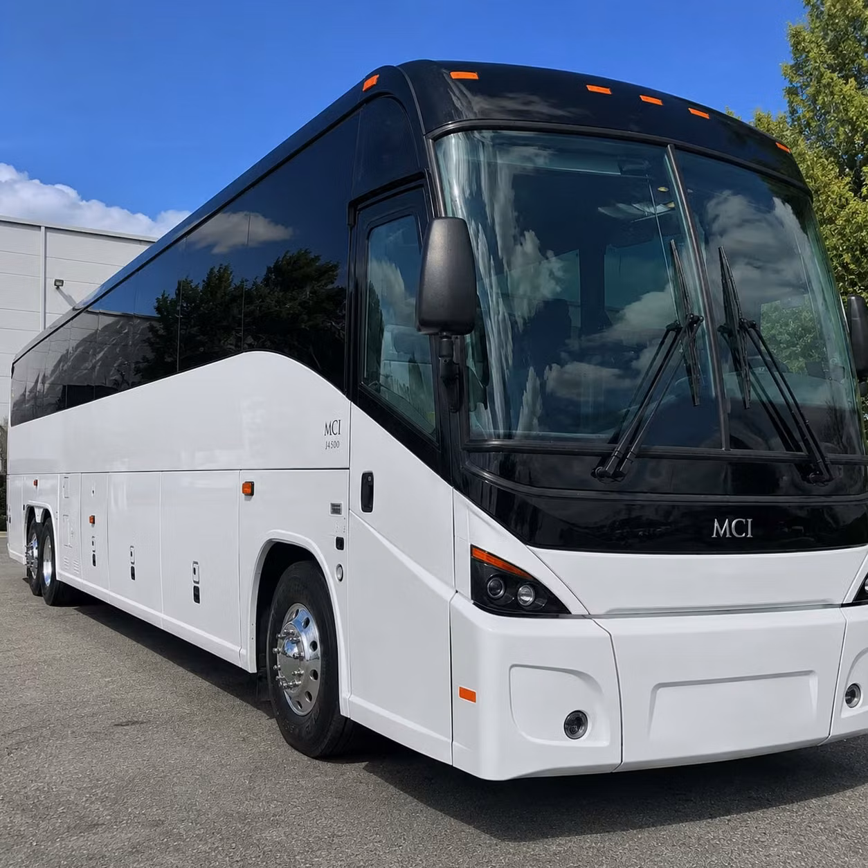 school field trip and sports team charter bus rentals in lansing